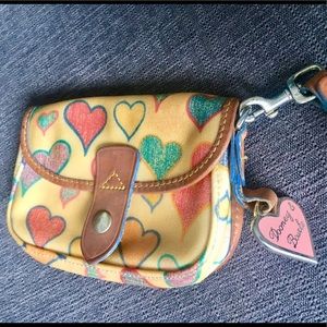 Dooney&Burke leather heart wristlet☀️SUMMER SALE☀️